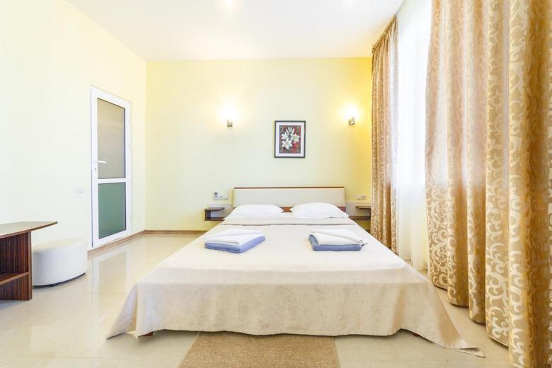 Baza Otdykha Jules Verne Hotel Zatoka Kültér fotó