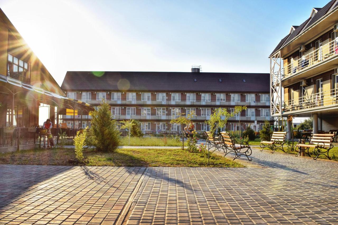 Baza Otdykha Jules Verne Hotel Zatoka Kültér fotó