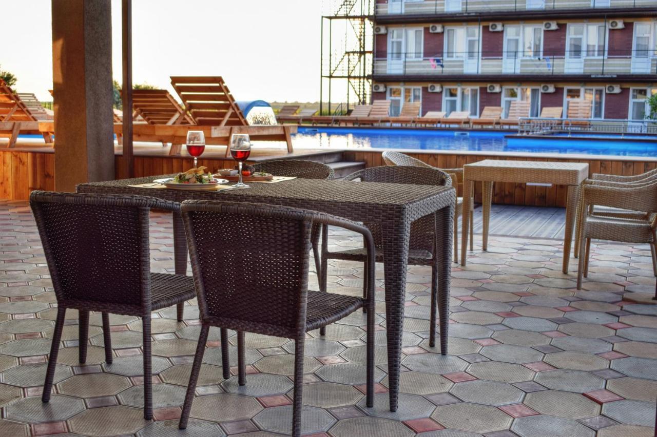 Baza Otdykha Jules Verne Hotel Zatoka Kültér fotó