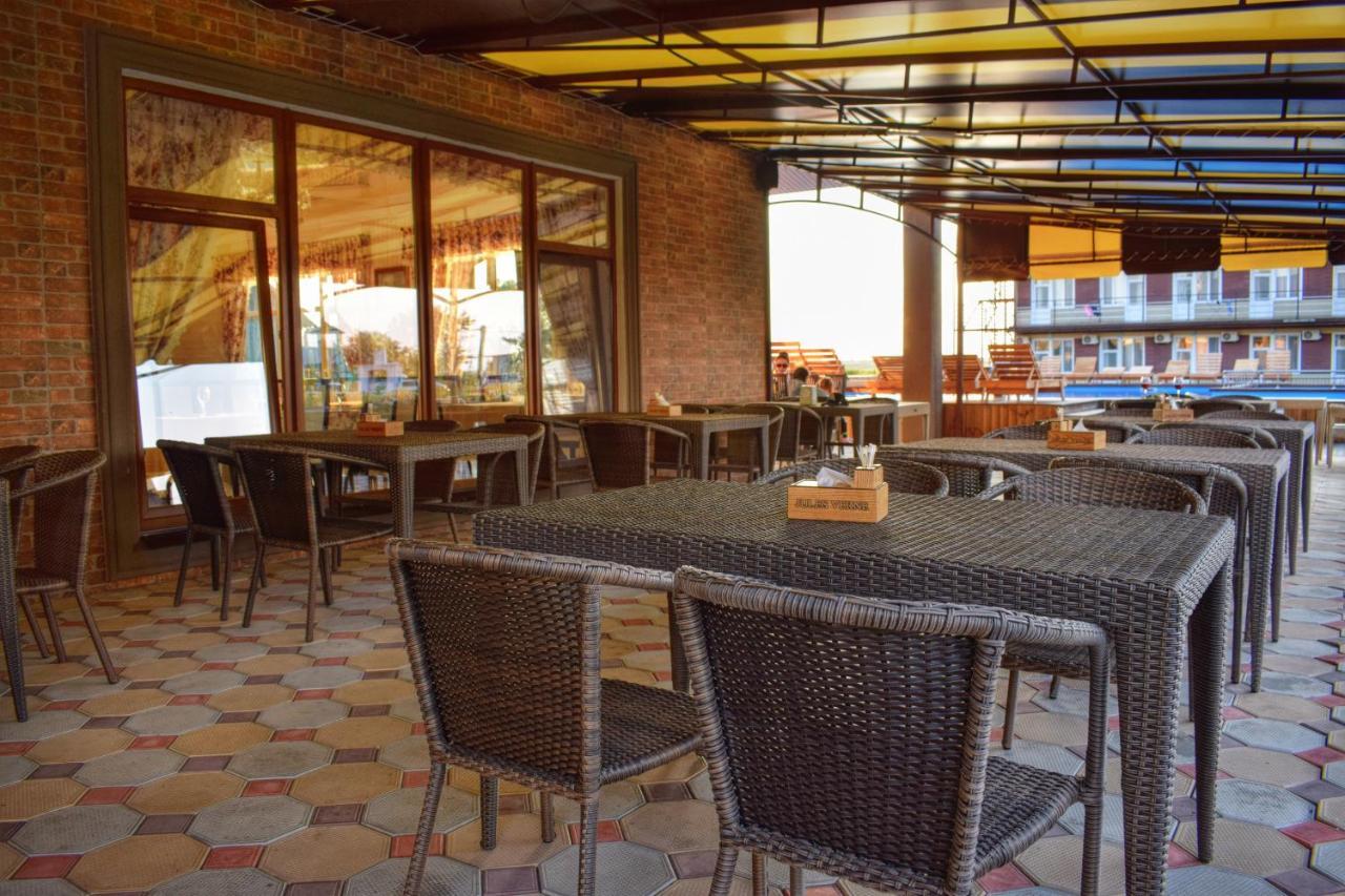 Baza Otdykha Jules Verne Hotel Zatoka Kültér fotó